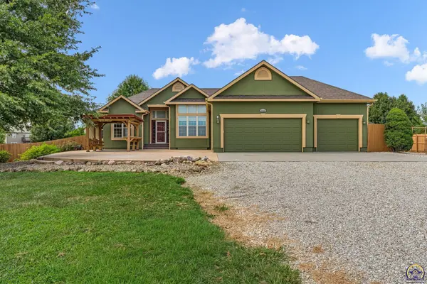 9828 Greenview DR, Meriden, KS 66512