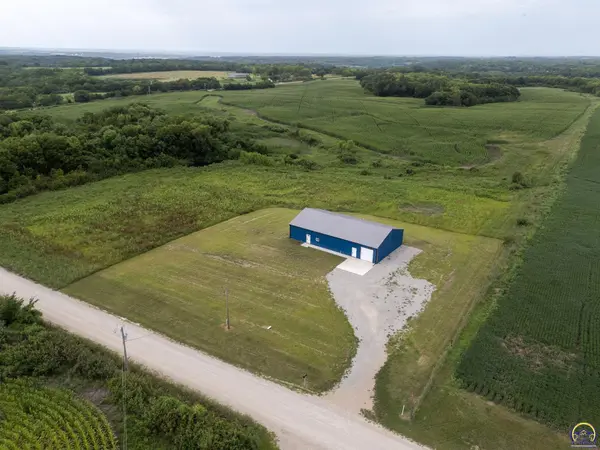 10594 86th St, Oskaloosa, KS 66066