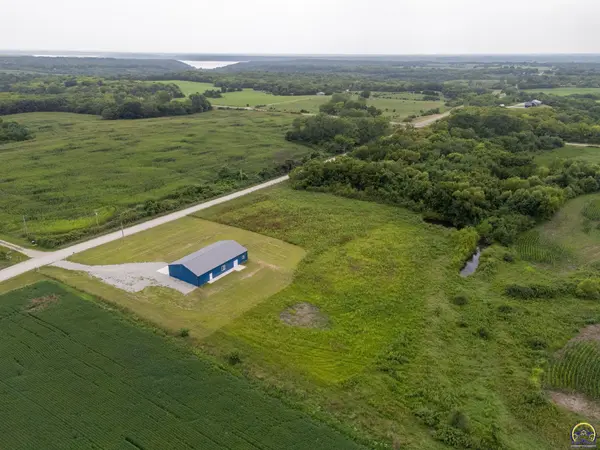 10594 86th St, Oskaloosa, KS 66066