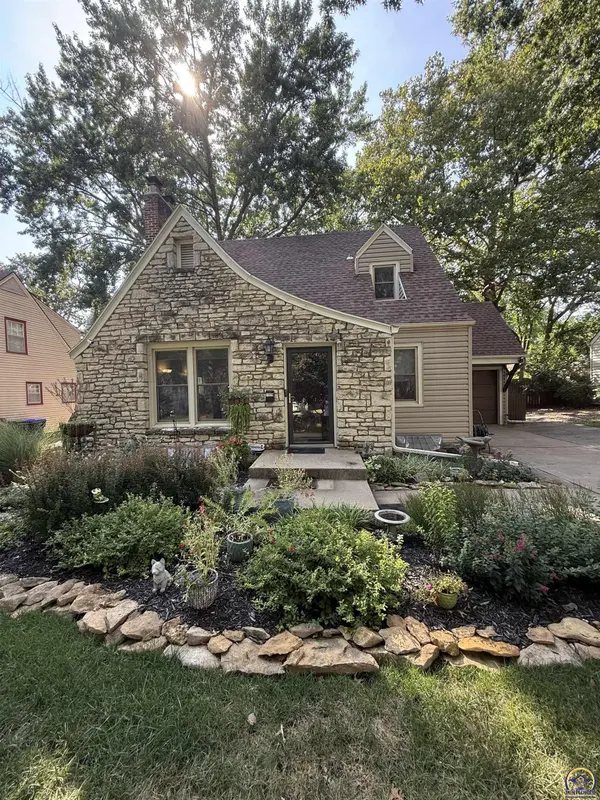 1929 SW Webster AVE, Topeka, KS 66604