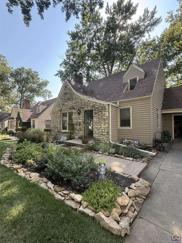 1929 SW Webster AVE, Topeka, KS 66604