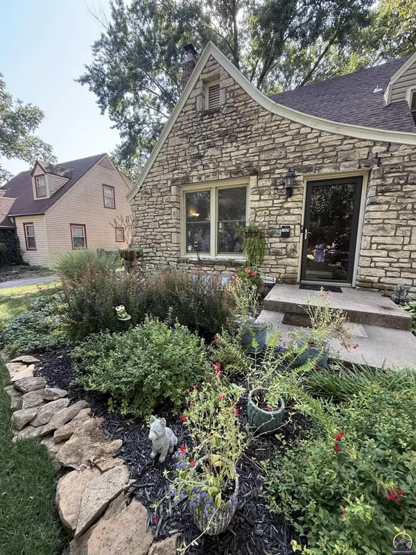 1929 SW Webster AVE, Topeka, KS 66604