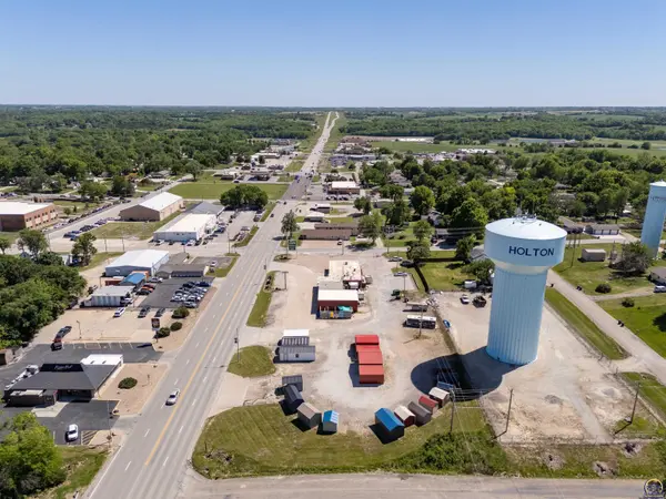 601 Arizona Ave, Holton, KS 66436