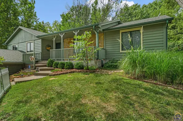2211 SW Alameda CT, Topeka, KS 66614