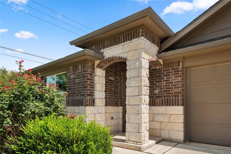 1102 Mitchell DR, Hutto, TX 78634