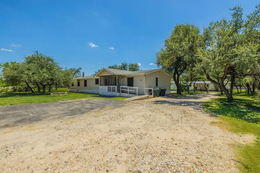 1808 Falcon Oaks DR, Leander, TX 78641