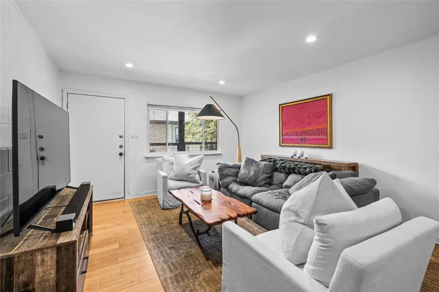 2303 East Side DR #210, Austin, TX 78704