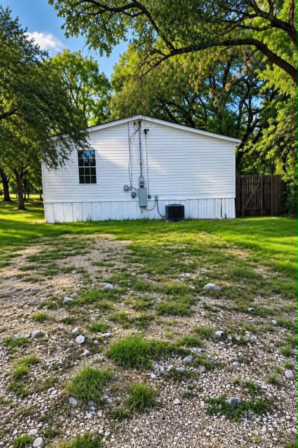 743 Oak MDWS, San Marcos, TX 78666