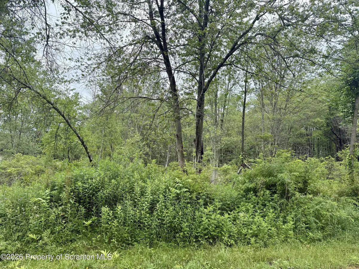 80 Highpoint DR, Lake Ariel, PA 18436