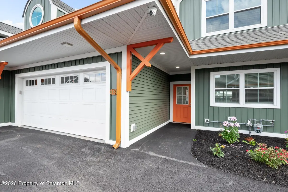 13 Dunbar WAY, Old Forge, PA 18518