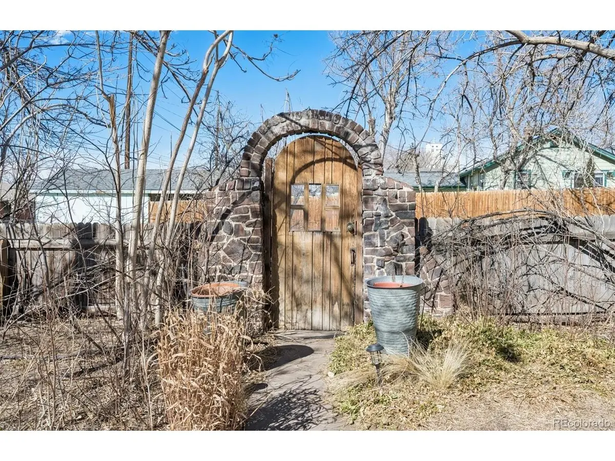 4047 Madison, Denver, CO 80216