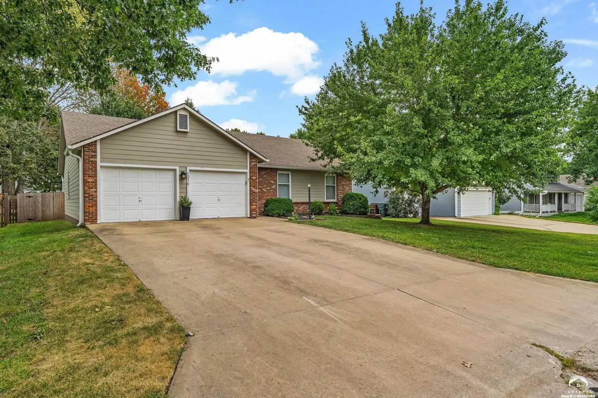 1016 Andover ST, Lawrence, KS 66049