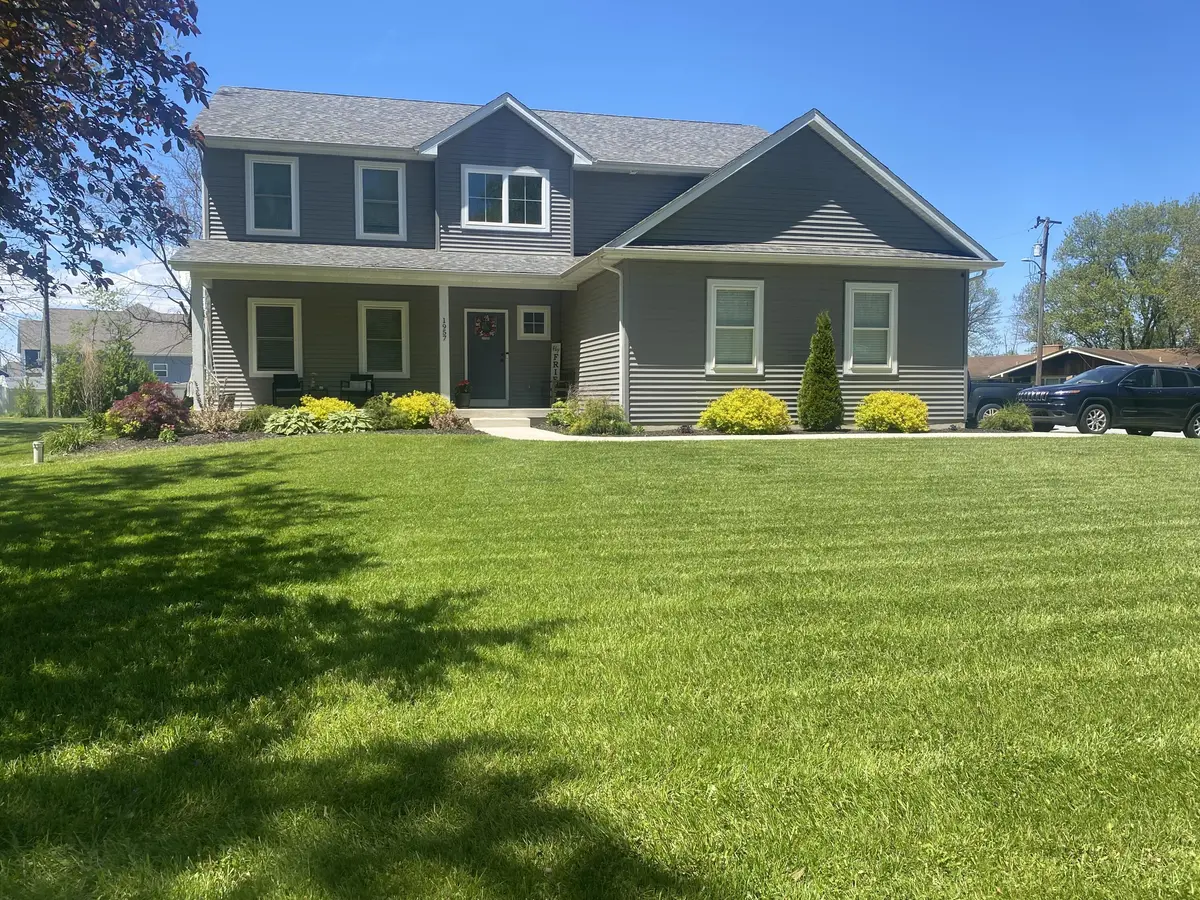 1957 Hickory DR, Hobart, IN 46342
