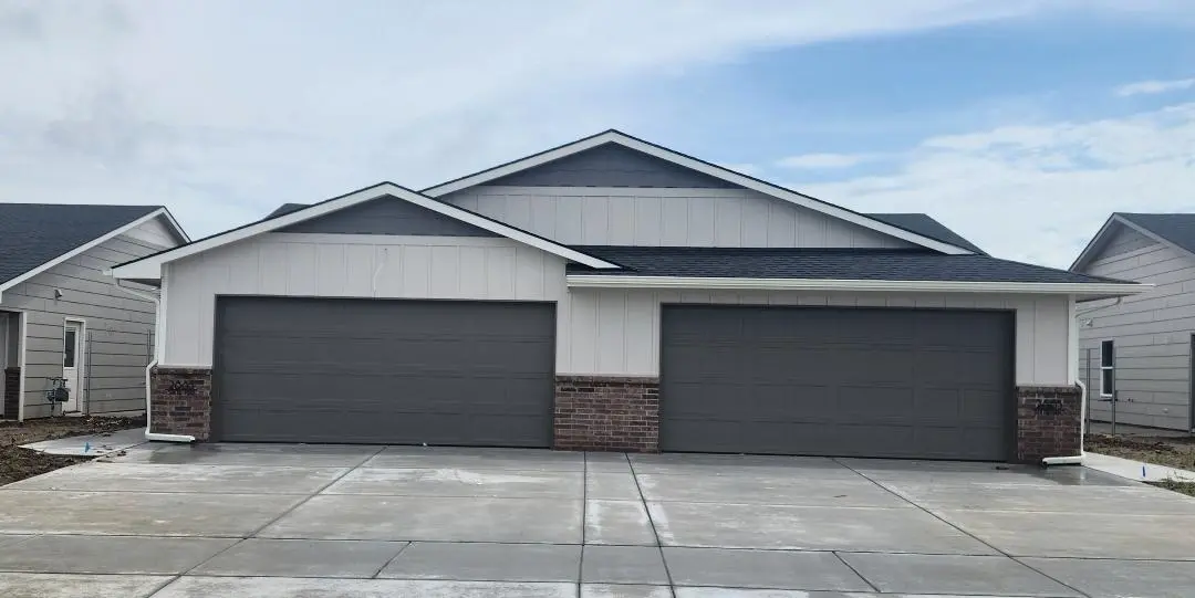 2885 S Cedar Crest Ct, Wichita, KS 67215
