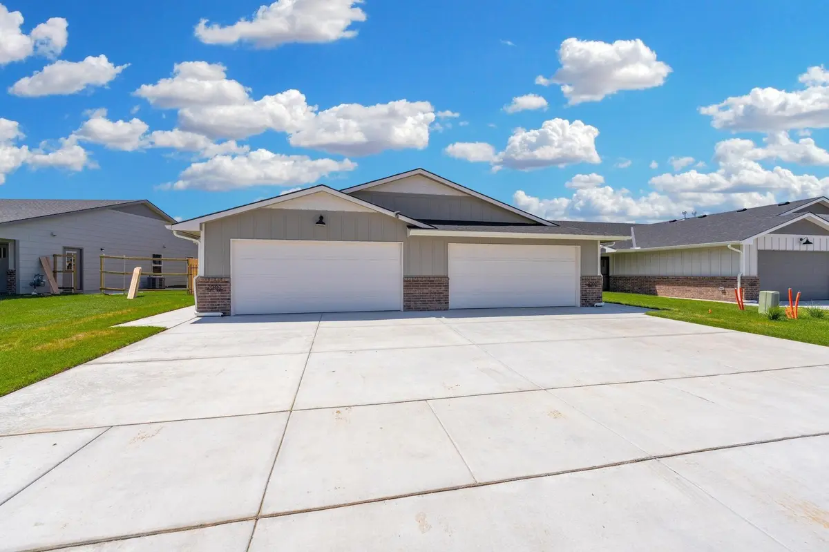 2897 S Cedar Crest Ct, Wichita, KS 67215