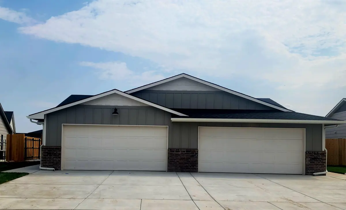 2877 S Cedar Crest Ct, Wichita, KS 67215