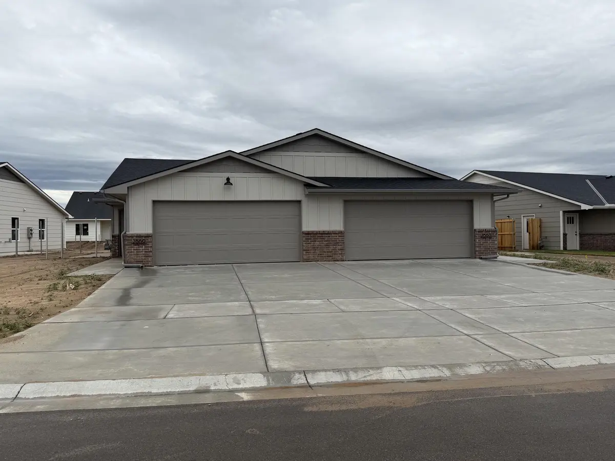 2869 S Cedar Crest Ct, Wichita, KS 67215