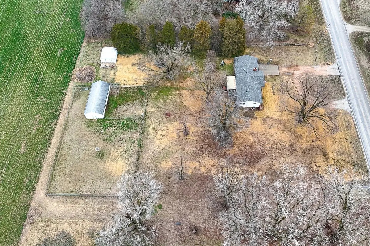 1155 N Oliver Rd, Belle Plaine, KS 67013