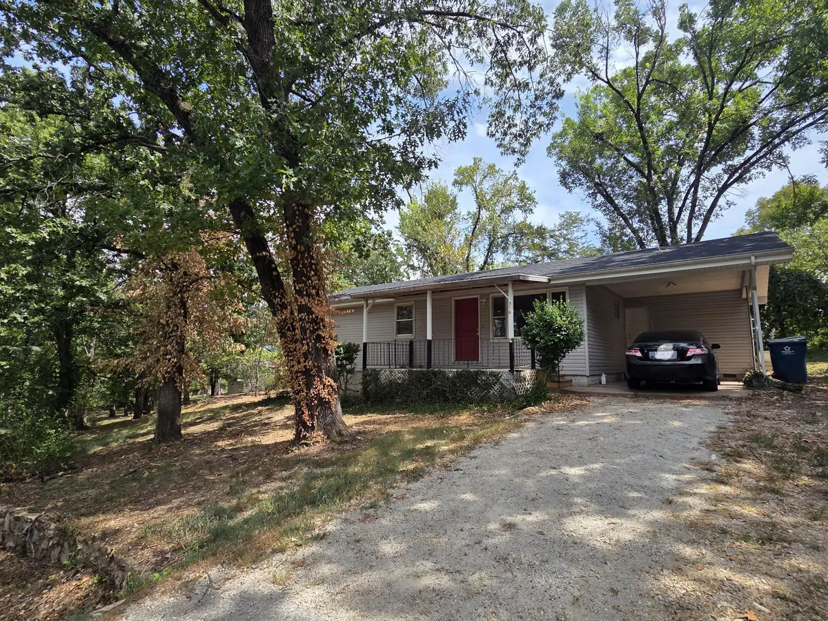 316 Morningside LN, Hollister, MO 65672