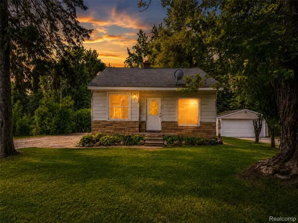 4855 Hatchery RD, Waterford Charter Township, MI 48329