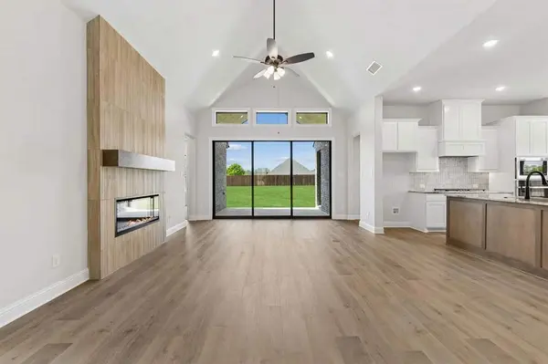 201 Cross Timbers Street, Azle, TX 76020