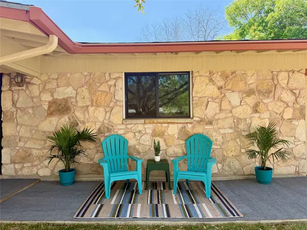 141 Oaklane DR, Universal City, TX 78148
