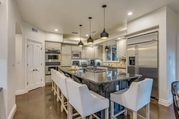 813 Moonlight Bay DR, Spicewood, TX 78669