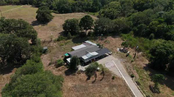 1225 W Highway 71 HWY W, Smithville, TX 78957