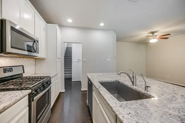 7220 Wyoming Springs Drive DR #604, Round Rock, TX 78681
