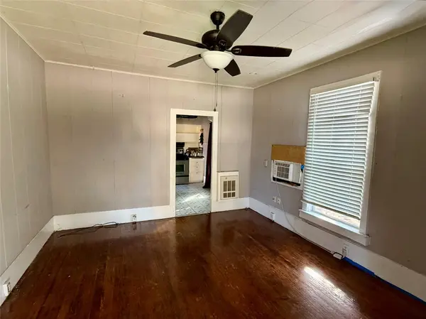 711 N Bishop ST, San Marcos, TX 78666