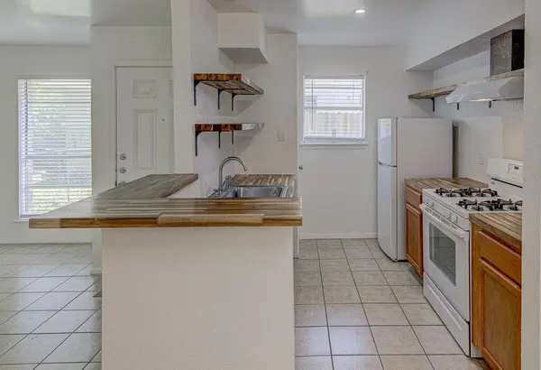 805 Sirocco DR #B, Austin, TX 78745
