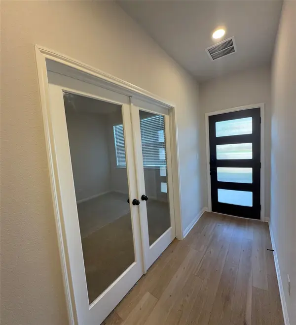 139 Gullivers DR, Elgin, TX 78621