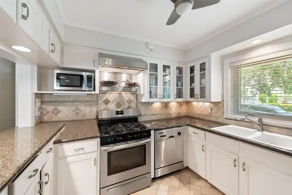3401 Clearview DR, Austin, TX 78703