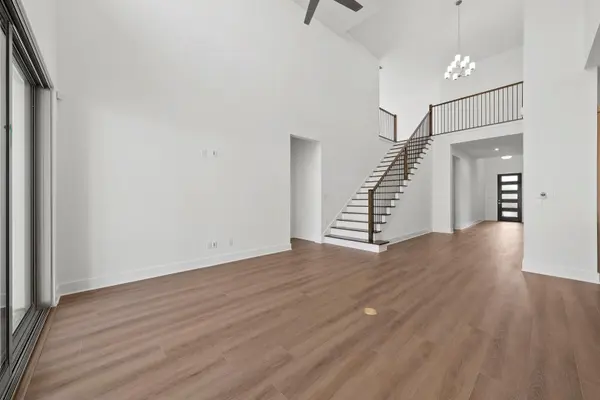 105 Ensberg LN, Liberty Hill, TX 78642