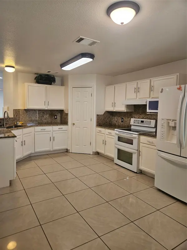 230 Rinehardt ST, Hutto, TX 78634