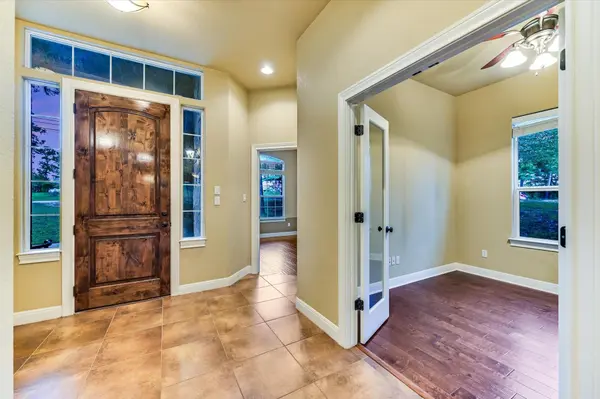 344 Tahitian DR, Bastrop, TX 78602