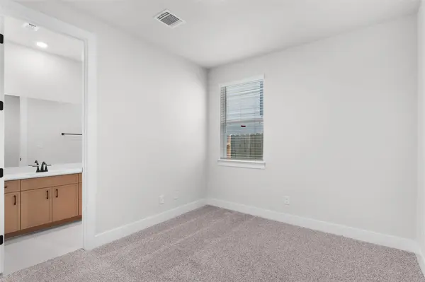 209 West Faulkner ST, Liberty Hill, TX 78642