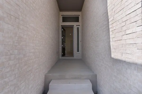 208 Montecido DR, Liberty Hill, TX 78642
