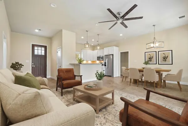6 Round Bluff CIR, Wimberley, TX 78676