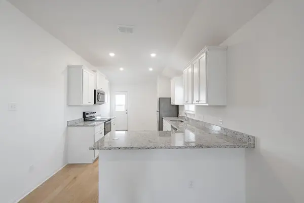 237 W Luna Blue LN, Jarrell, TX 76537