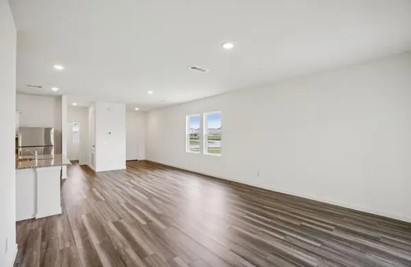 328 Sieders ST, Taylor, TX 76574