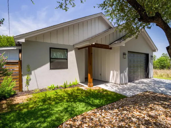 638 Oak LN, Cottonwood Shores, TX 78657