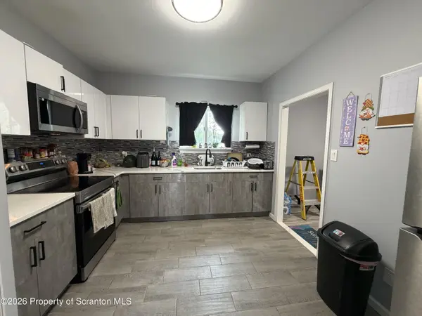 33 Maple AVE, Carbondale, PA 18407