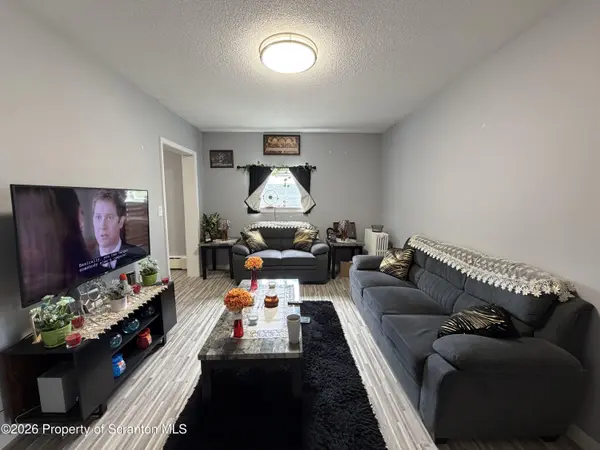 33 Maple AVE, Carbondale, PA 18407