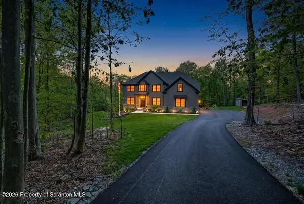 100 Highland RD, Roaring Brook Twp, PA 18444