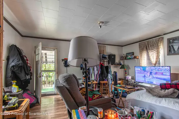141 Dimmick ST, Throop, PA 18512