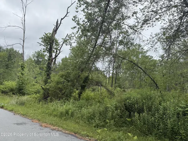 80 Highpoint DR, Lake Ariel, PA 18436