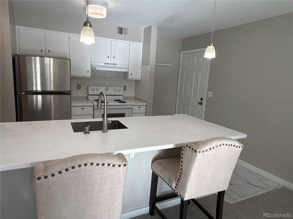 2575 S Syracuse #J102, Denver, CO 80231