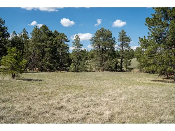 2 Paradise, Elizabeth, CO 80107