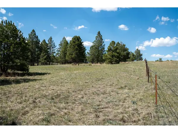 2 Paradise, Elizabeth, CO 80107